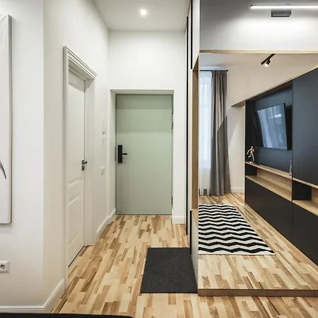 Harmony- Brand New & Cozy Very Center Of Apartment *